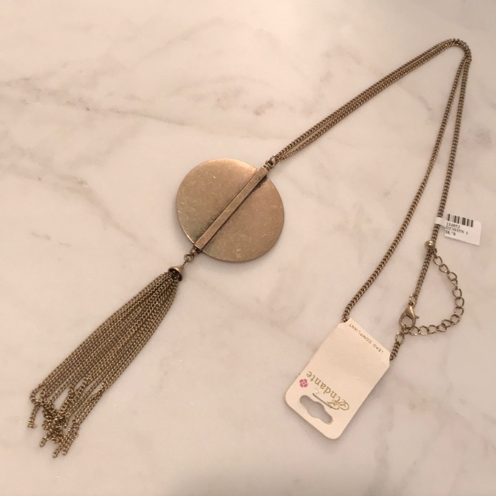 Gold necklace with pendant